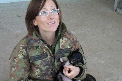 Итальянскую резервистку отдали под суд за спасение кошки в Косово